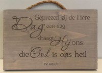 Geprezen zij de Here